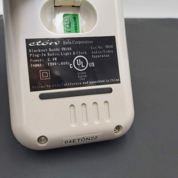 Eton Blackout Buddy FR100 Emergency Radio-Light-AM FM Band- LCD Clock-Alarm - Picture 8 of 14